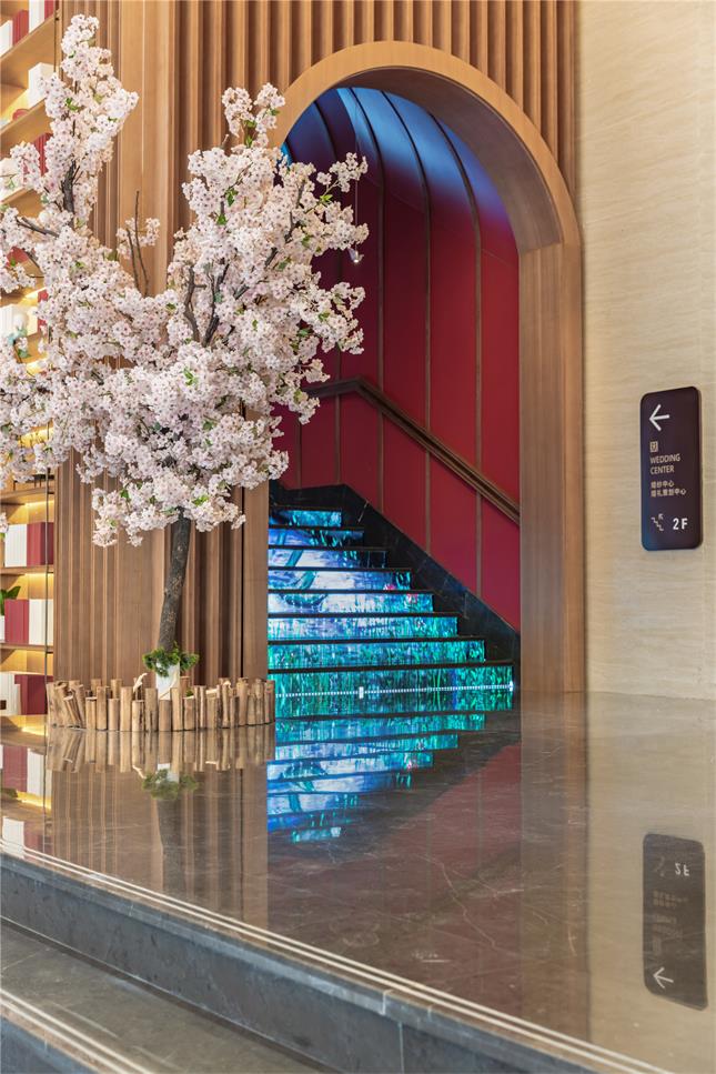 婚纱店楼梯口设计