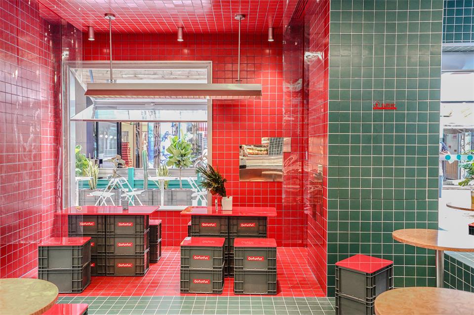 水果茶饮店红色用餐区设计