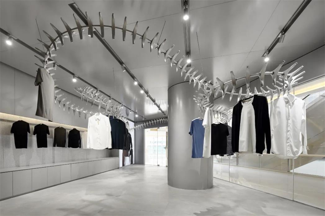 男装店天花龙骨造型与展示区的结合设计