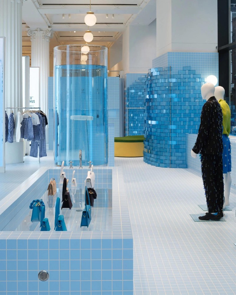 蓝色游泳池概念的奢侈品包快闪店设计