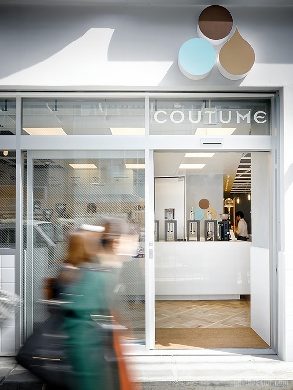 东京青山区 Cafe Coutume 咖啡店设计