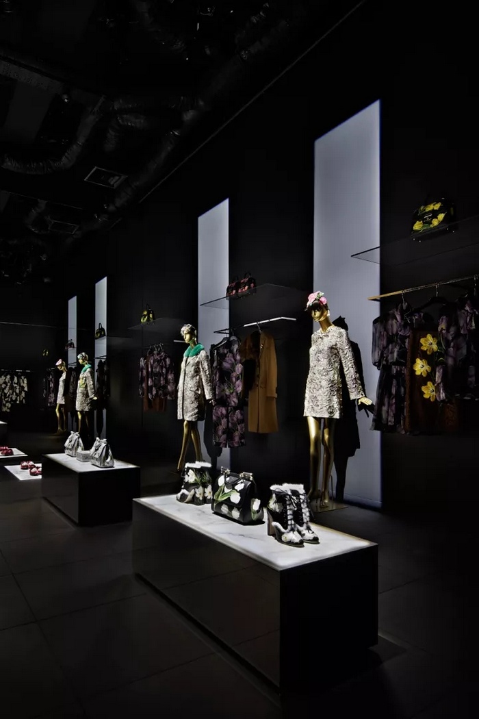日本青山 Dolce & Gabbana 精品服装店设计